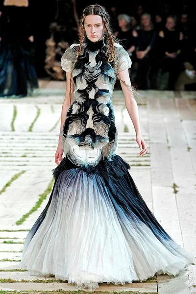 Look 32
